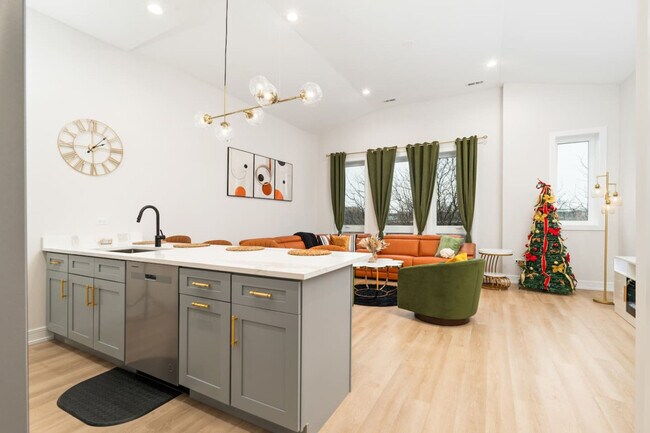 Foto del edificio - 3723 S Giles Ave