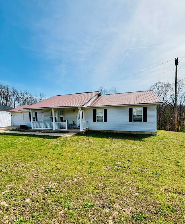 Building Photo - 4Bedroom,/2 Bath Home close to base