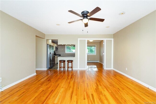 Building Photo - 3 Fishkill Glen Dr