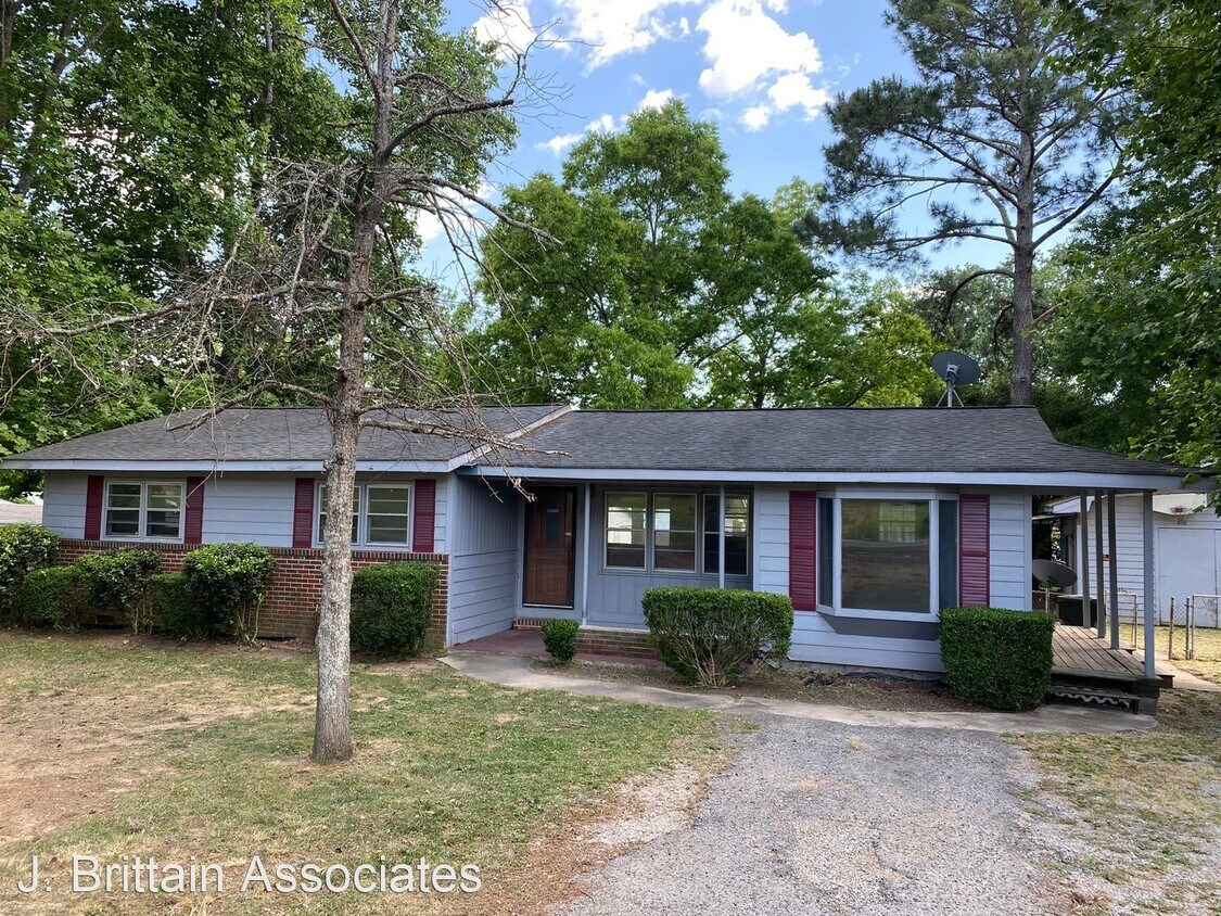 Primary Photo - 3 br, 1 bath House - 1911 Airport Road