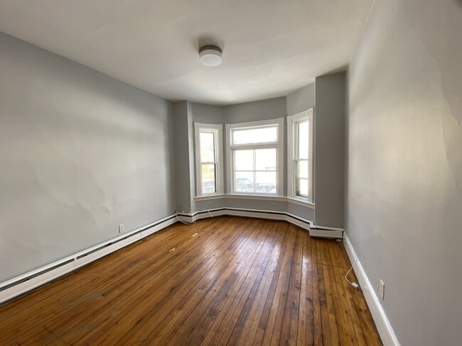 Building Photo - 36 Clarendon St