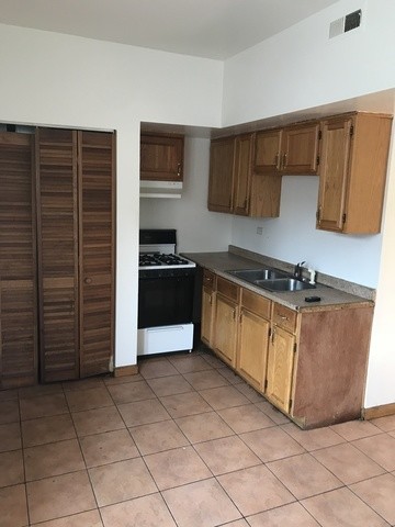 Foto del edificio - 1606 N Harding Ave