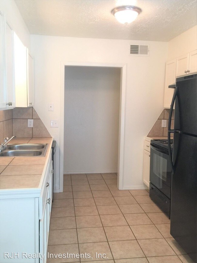 Building Photo - 1308 Glen Oaks Ct