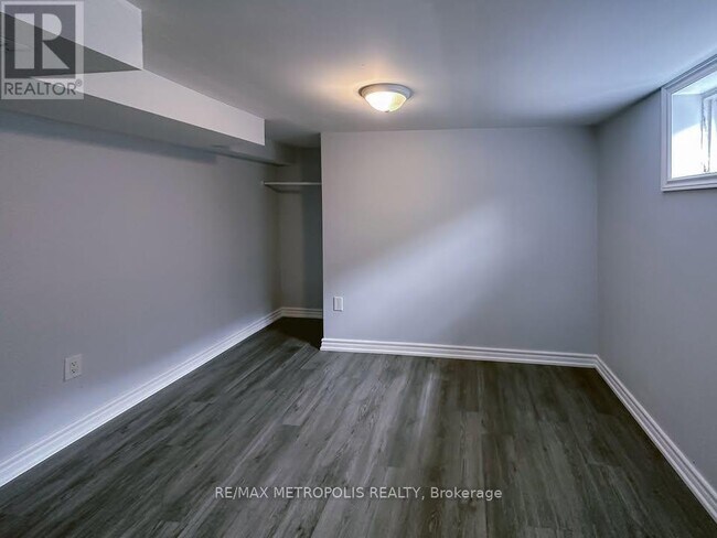 Photo du bâtiment - 87 Cadillac Ave S