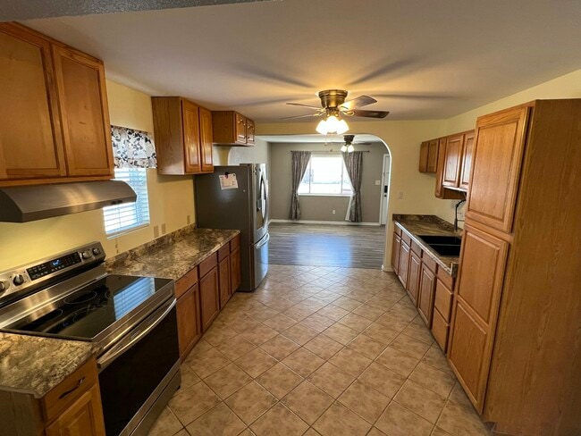 Building Photo - 3147 Skyview Ave