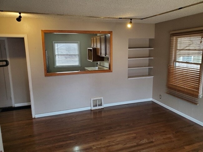 Building Photo - 3004 2nd Ave S