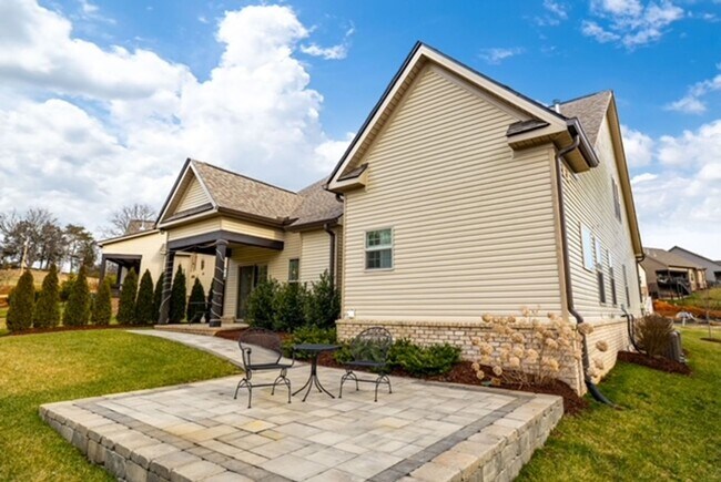 Foto del edificio - Knoxville 37931 - 4 bedroom 3 bath - call Linda Meese 865-591-6004