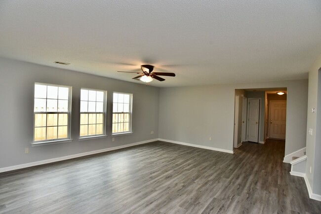 Building Photo - 5 Bedroom/3 Bathroom Home In Pooler!