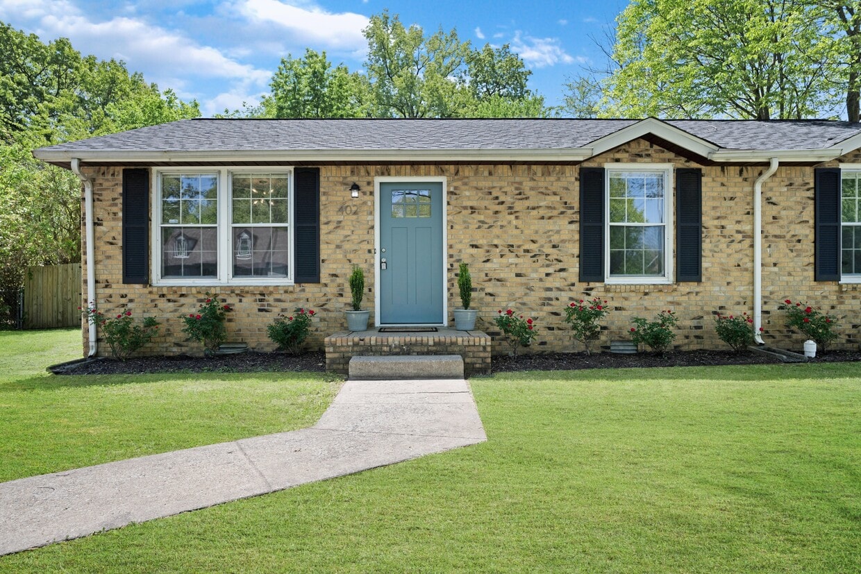 Primary Photo - 402 Spencer Ln