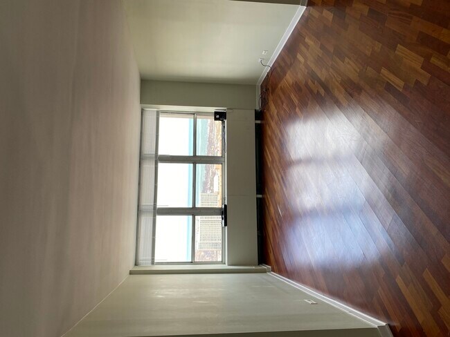 Foto del edificio - 655 W Irving Park Rd