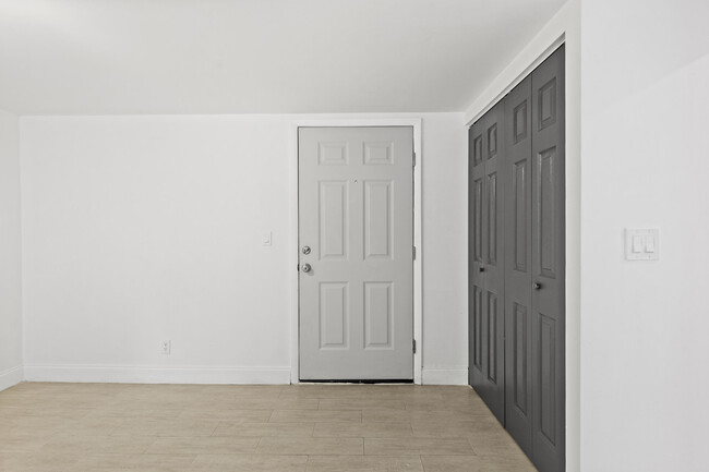 Building Photo - 244 Lake Dora Dr