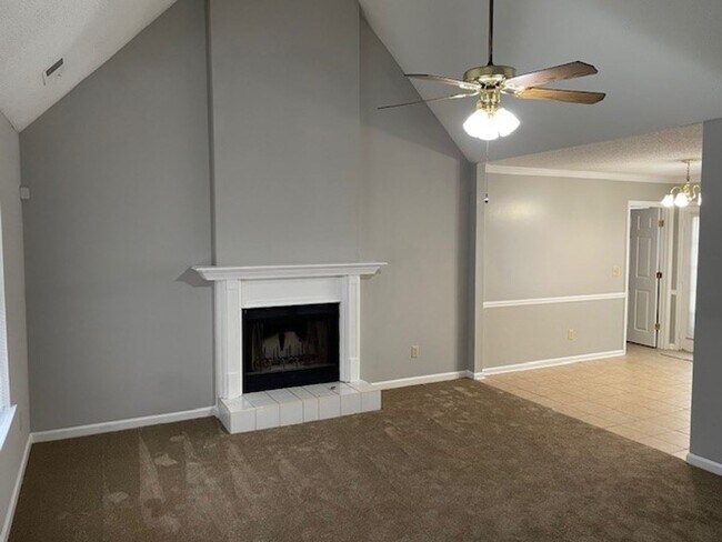 Building Photo - **PRICE IMPROVEMENT**190 Pye Ct: Recently ...