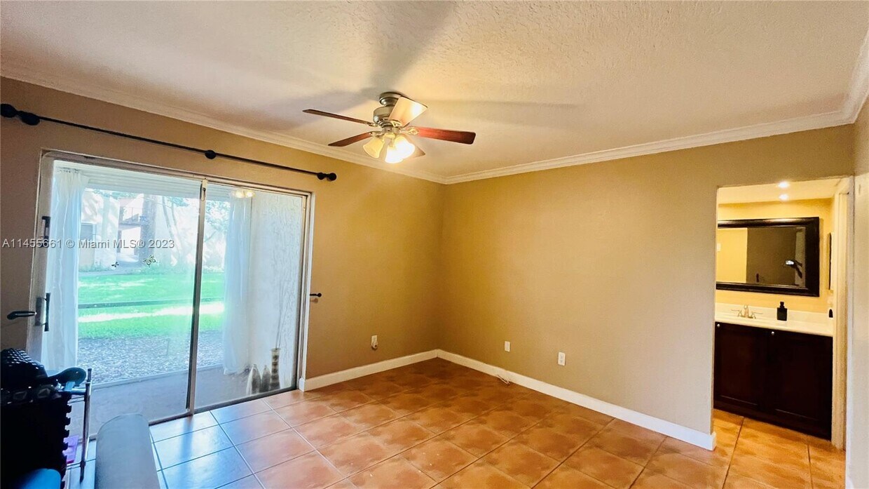 Foto principal - 8401 SW 107th Ave