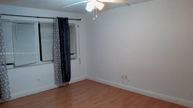 Foto del edificio - 14850 Naranja Lakes Blvd