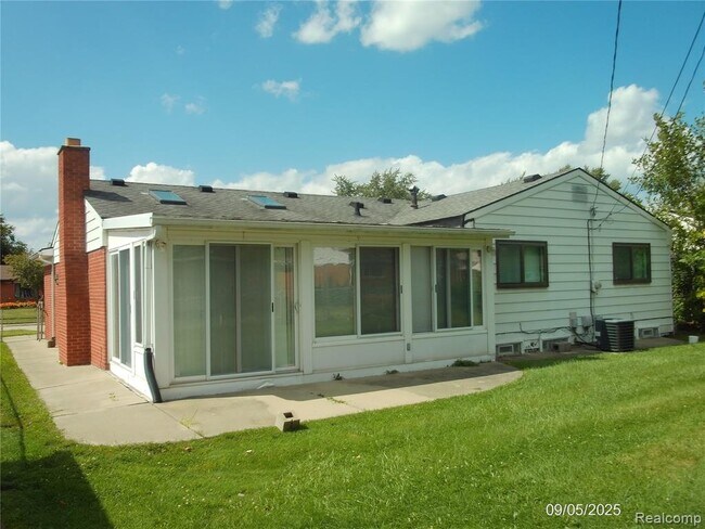 Foto del edificio - 38732 Monterey Dr