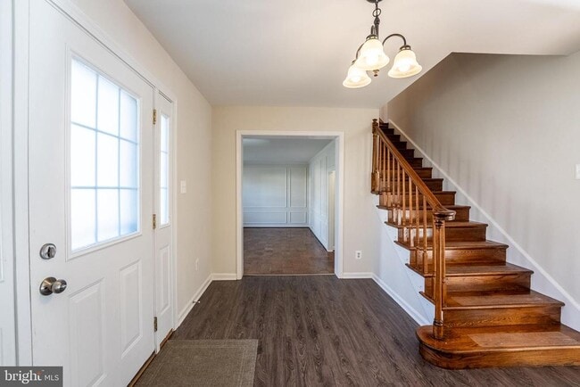 Building Photo - 8209 Mockingbird Dr