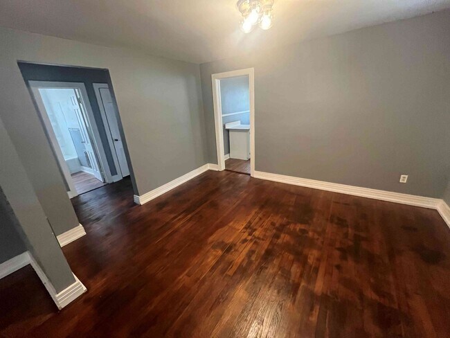 Foto del edificio - 817 Moulton St E