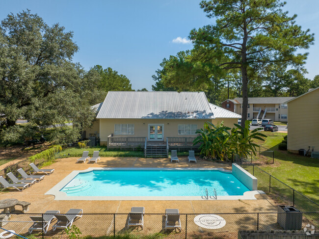 Oficina de arrendamiento de piscinas - Princeton Place Apartments