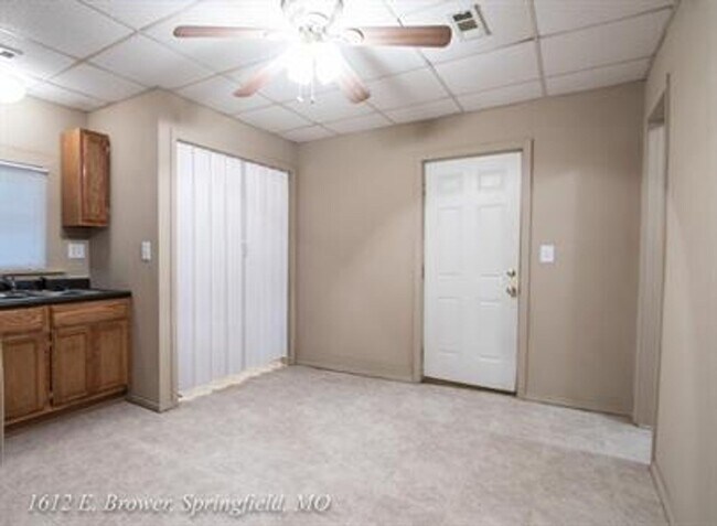 Building Photo - Adorable 2 Bedroom 1 Bathroom Home