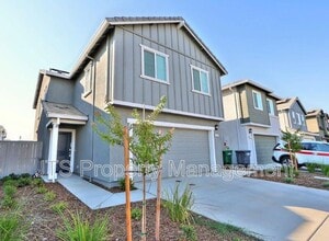 Building Photo - 2104 Shady Tree Cir