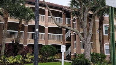 Building Photo - 13827 Fairway Island Dr