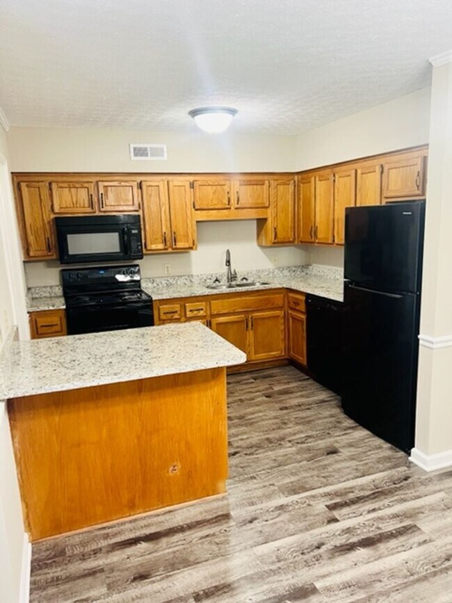 Building Photo - 1305 Sun Way apt D