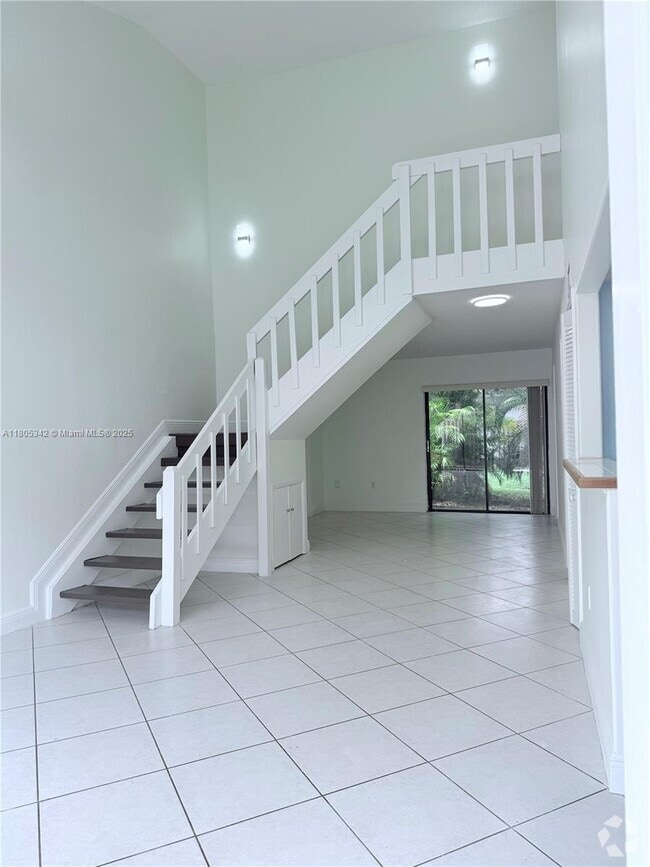 Building Photo - 10532 SW 112th Ave