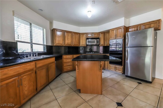 Foto del edificio - 2753 Laguna Shores Ln