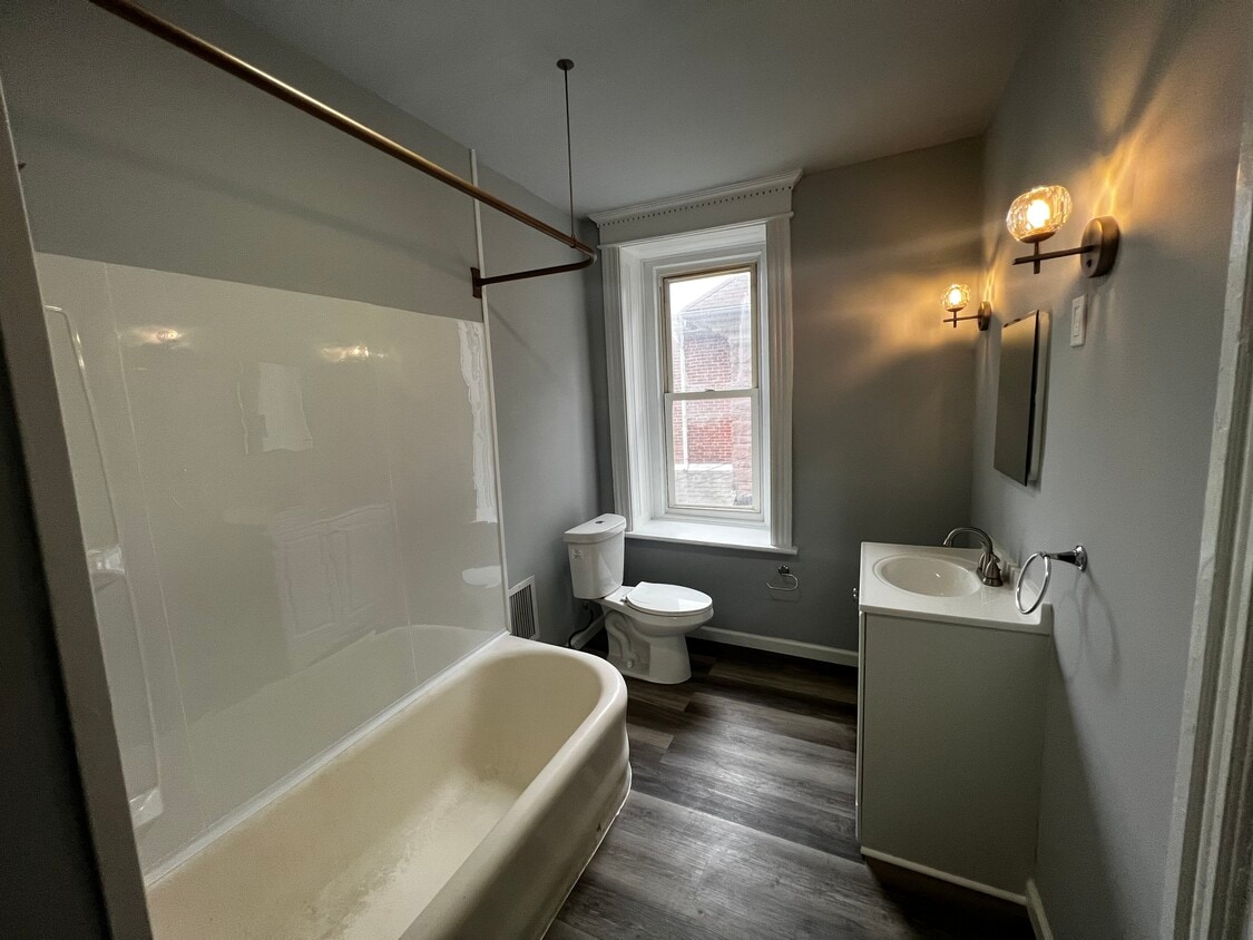 Foto principal - 816 E High St