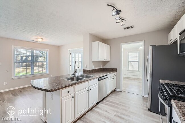 Building Photo - 3 br, 2.5 bath House - 3949 Lullwater Main...