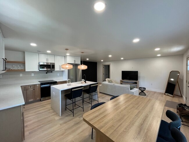 Kitchen/Dinning Room - 3020 Bellaire Dr