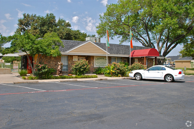 Building Photo - Crossway Apartments