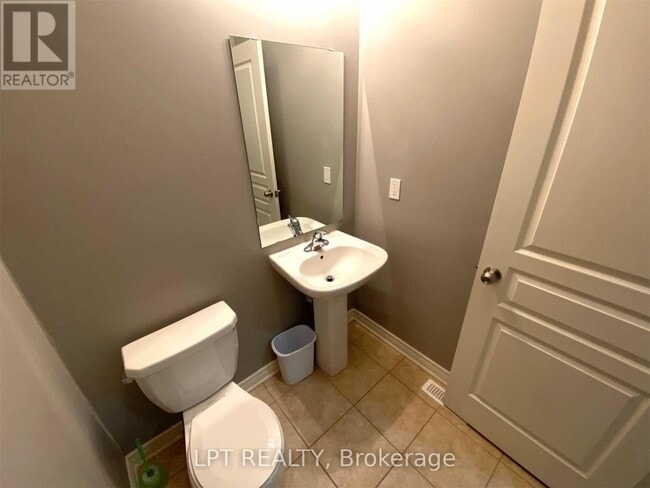 Building Photo - 35 Humberstone Cres