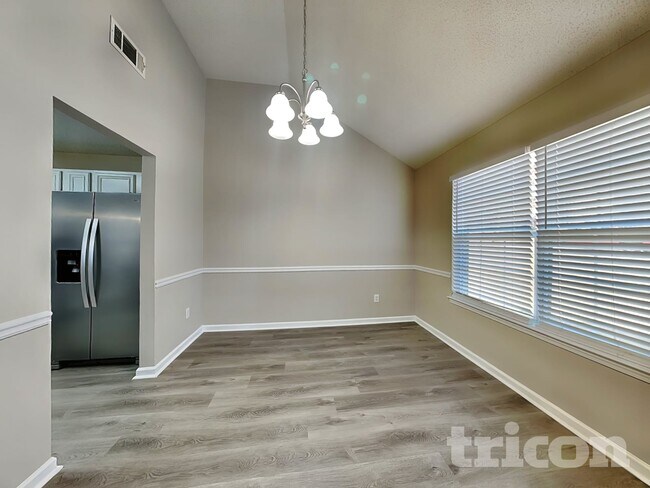 Foto del edificio - 2135 Mulberry Ln