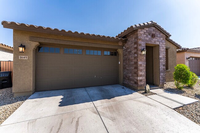 Building Photo - 1645 W la Mirada Dr