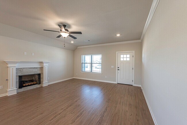 Building Photo - 61 N Manhattan Ave, Fayetteville, AR 72704...