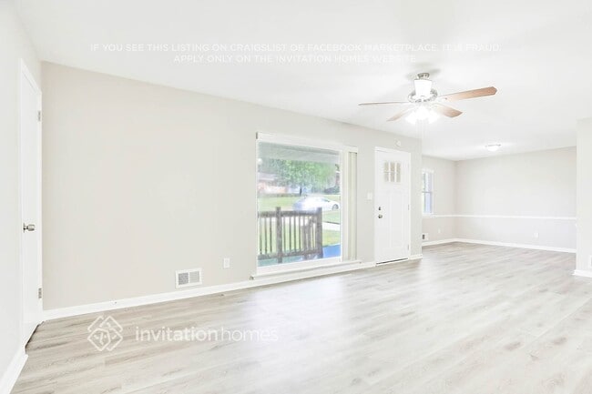 Building Photo - 2434 Shamrock Dr