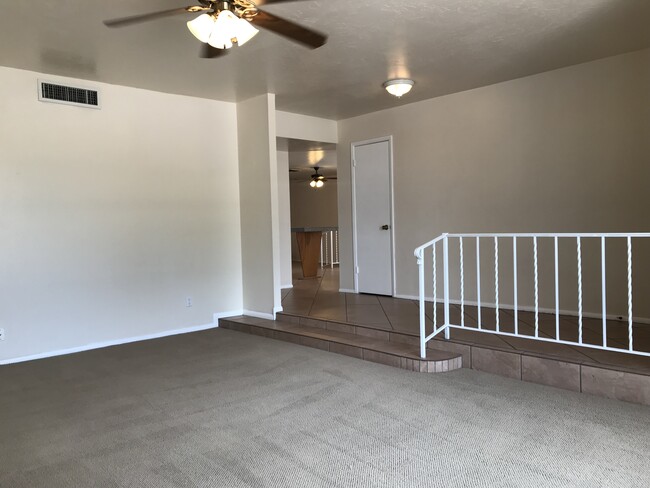 Building Photo - 2107 E Yale Dr