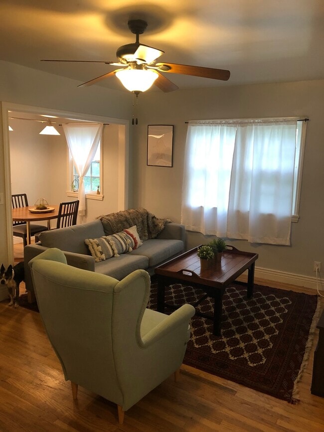 Building Photo - Dean 202/204