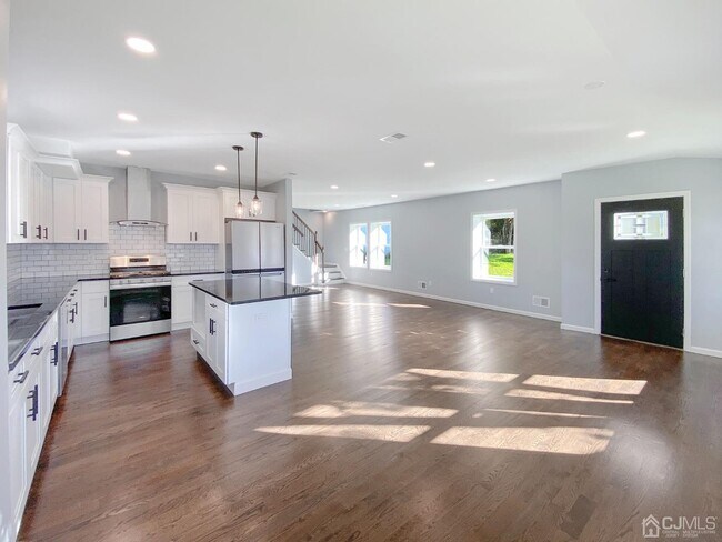 Building Photo - 280 Clark St