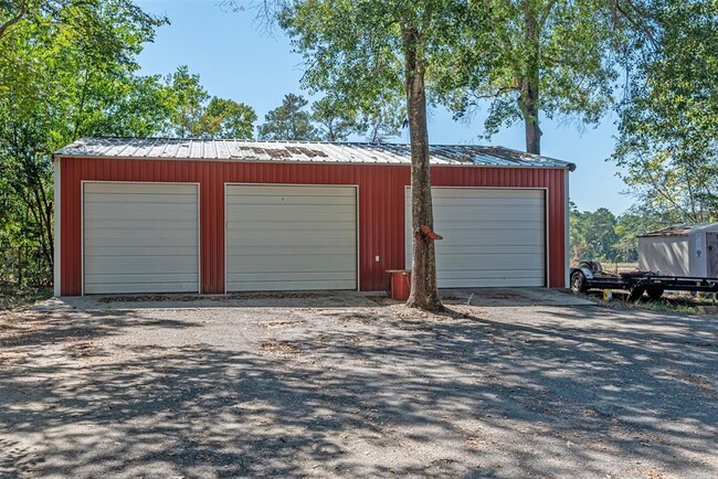 Building Photo - 40025 Mill Creek Rd