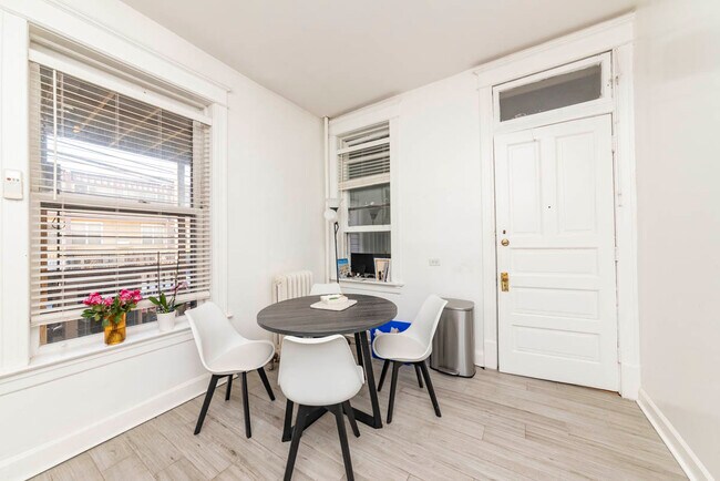 Foto del edificio - 1722 N Mohawk St