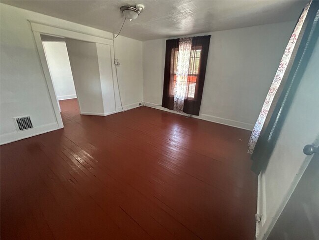 Building Photo - 2 Fillmore Ave