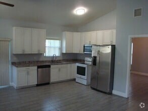 Building Photo - 317 Jennings Ave