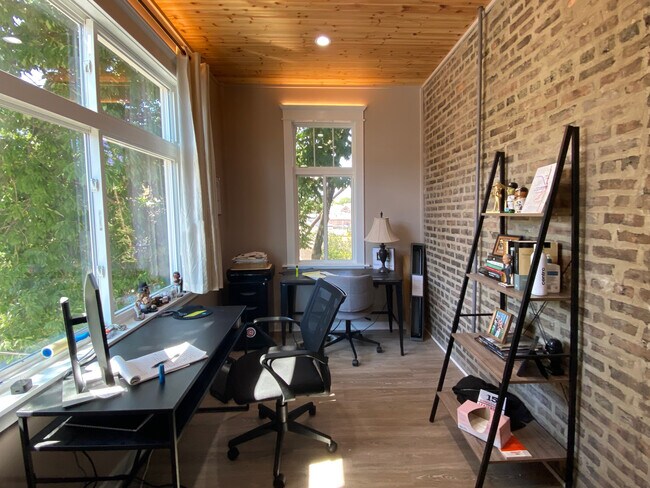 Building Photo - 4319 N Hoyne Ave