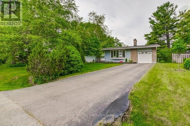 Building Photo - 1334 Langdale Crescent