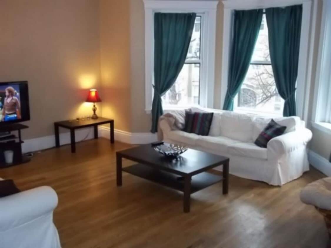 Amazing 5 Bed 1.5 Bath available 9/1! - Amazing 5 Bed 1.5 Bath available 9/1!