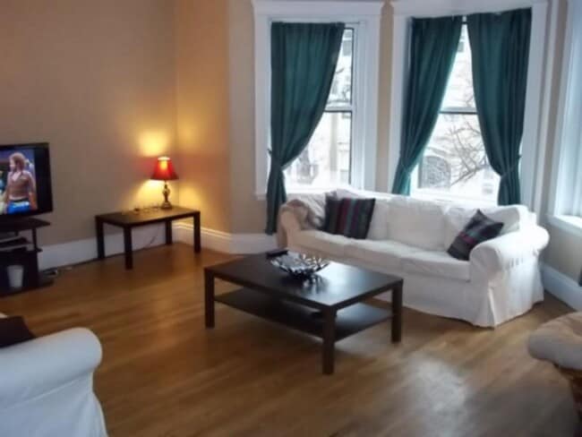 Amazing 5 Bed 1.5 Bath available 9/1! - Amazing 5 Bed 1.5 Bath available 9/1! House