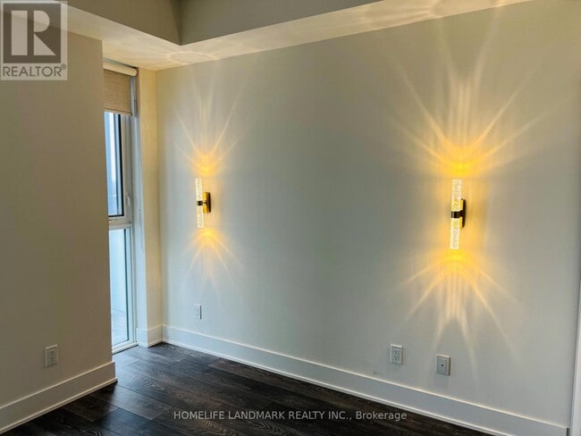 Photo du bâtiment - 188 Fairview Mall Dr