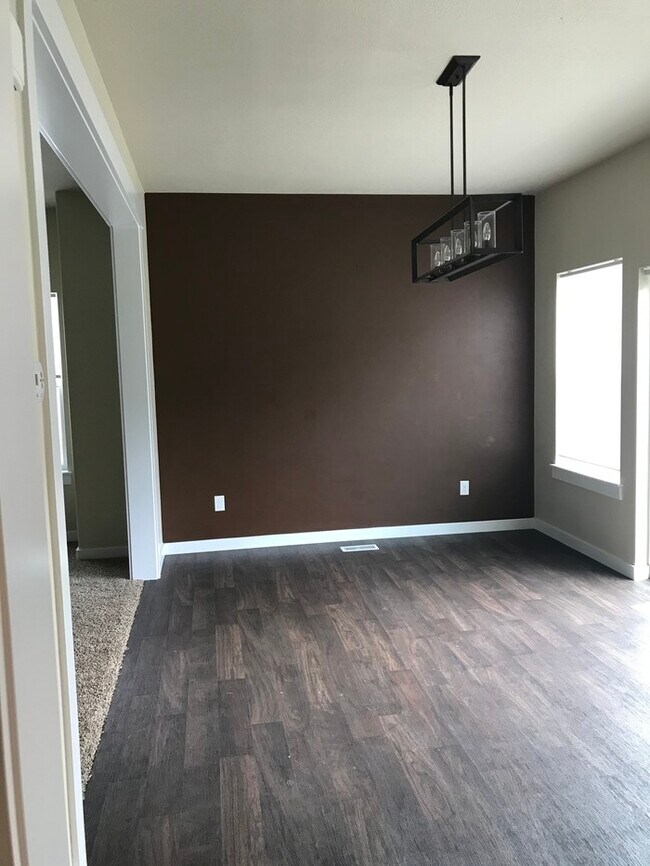Building Photo - Beautiful, Spacious Home in Bluffdale!